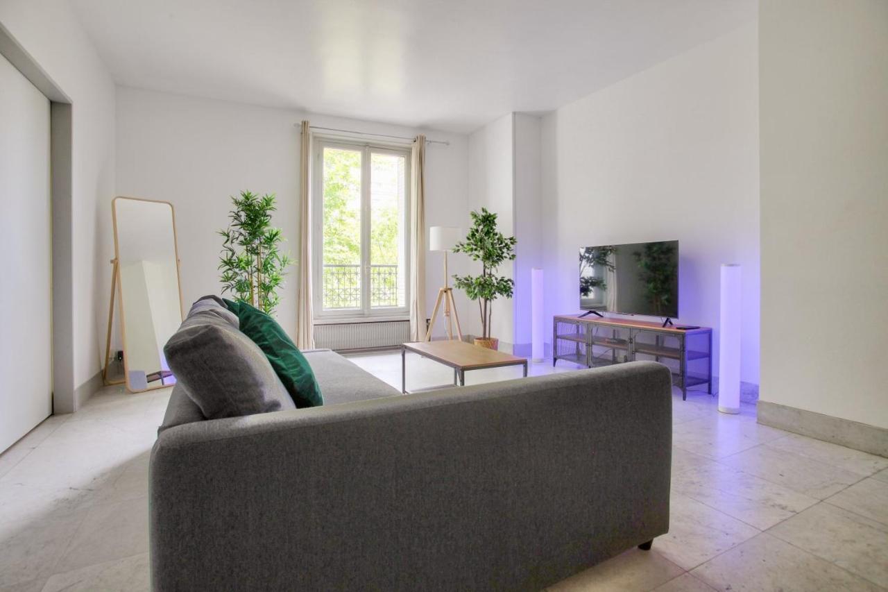 2 Bedrooms Tour Eiffel Rapp Paris Exterior foto
